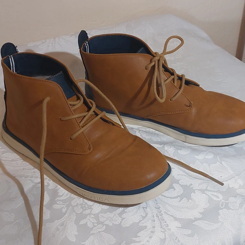 NAUTICA. Men's brown casual shoes. Leather. Size 5. Pre-owned good condition.